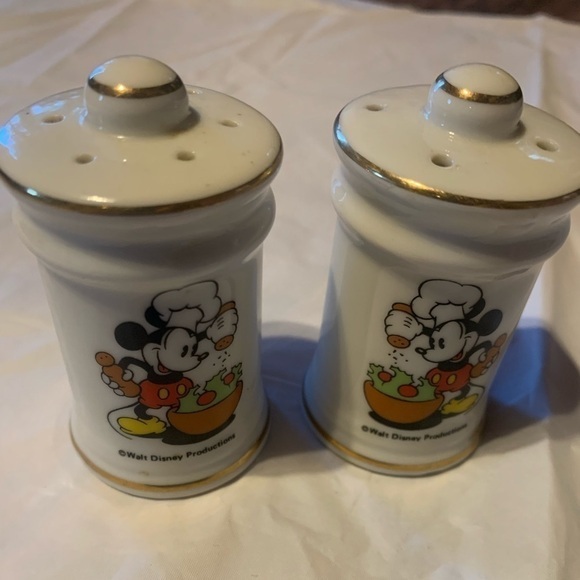 Walt Disney Productions Vintage Salt‎ and Pepper Shaker Set - Picture 1 of 5